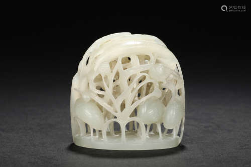 WHITE JADE RETICULATED 'QIUSHAN' FINIAL