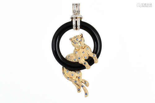 14K LEOPARD PENDANT WITH SAPPHIRES, WITH AN ONYX RING, AND DIAMOND CLASP