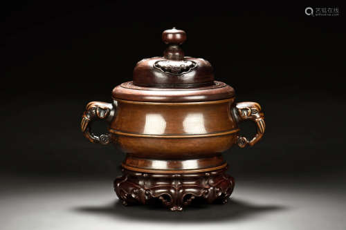 MAGNIFICENT AND RARE BRONZE CENSER WITH ELEPHANT HANDLES