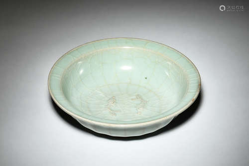 LONGQUAN WARE LOBED PLATE