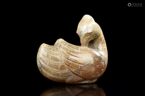 JADE CARVED 'BIRD' ORNAMENT