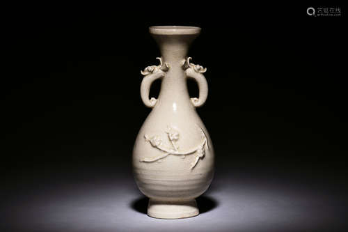 WHITE GLAZED 'DRAGONS' HANDLE VASE