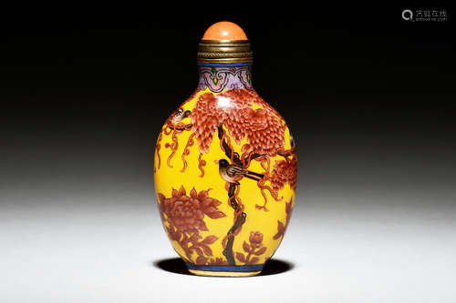 YELLOW GLASS CARVED SNUFF BOTTLE 'BIRDS & FLOWERS'