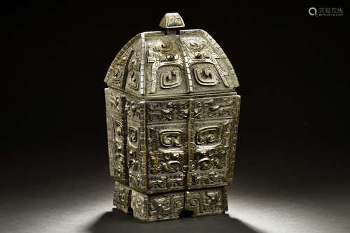 ARCHAIC BRONZE CAST RECTANGULAR RITUAL VESSEL, YI