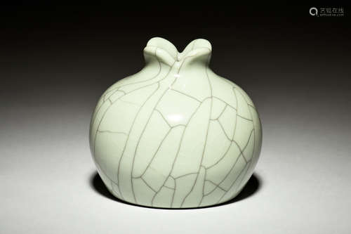 LONGQUAN WARE 'POMEGRANATE' SMALL JAR, ZUN