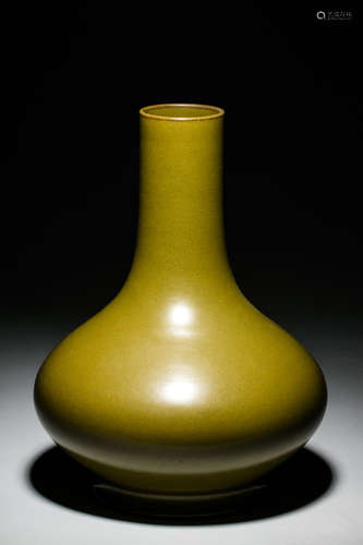 A CHINESE TEA DUST GLAZED VASE