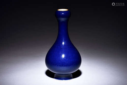 BLUE GLAZED GARLIC-MOUTH BOTTLE VASE