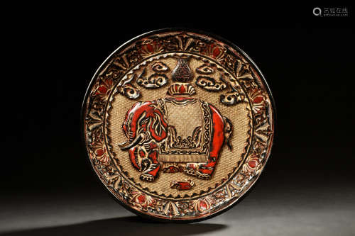 LACQUER CARVED 'ELEPHANT' DISH