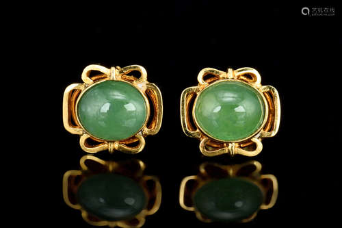 PAIR OF JADEITE EARRINGS