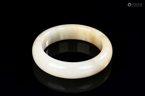 JADE ROUND BANGLE BRACELET