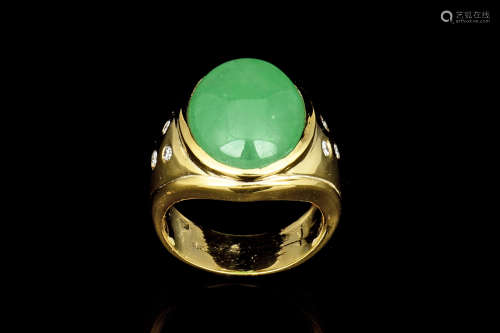 18K YELLOW GOLD JADEITE RING WITH DIAMONDS