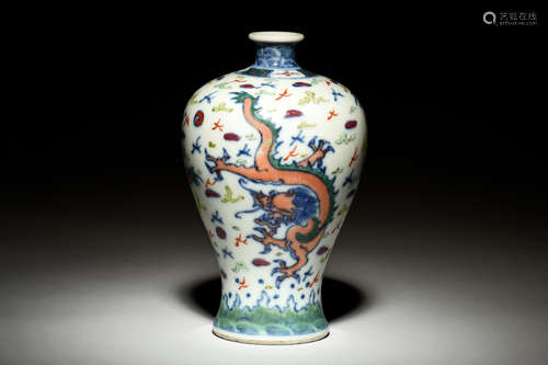 DOUCAI 'DRAGONS' VASE, MEIPING