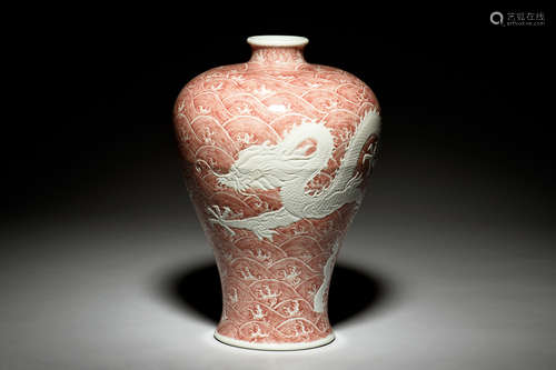 UNDERGLAZED RED 'DRAGON' VASE, MEIPING