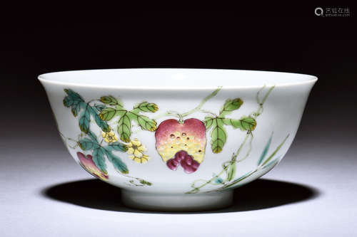 FAMILLE ROSE 'FLOWERS' BOWL