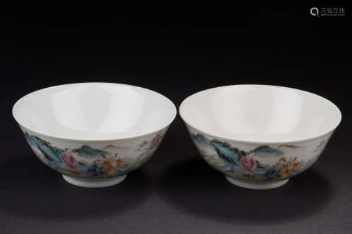 PAIR OF FAMILLE ROSE BOWLS