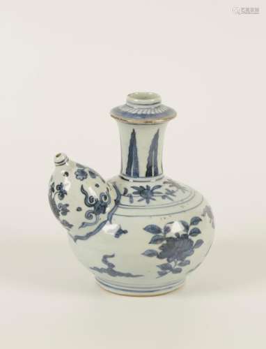 A CHINESE BLUE AND WHITE PORCELAIN KENDI