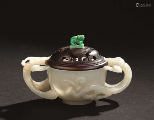 明代(1368-1644) 白玉雕螭龙耳香炉