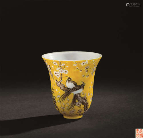 清代(1644-1911) 料胎黄釉喜鹊登梅纹珐琅彩钟形杯