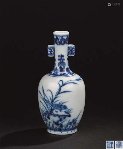 民国(1912-1949) 青花花鸟纹双贯耳花瓶