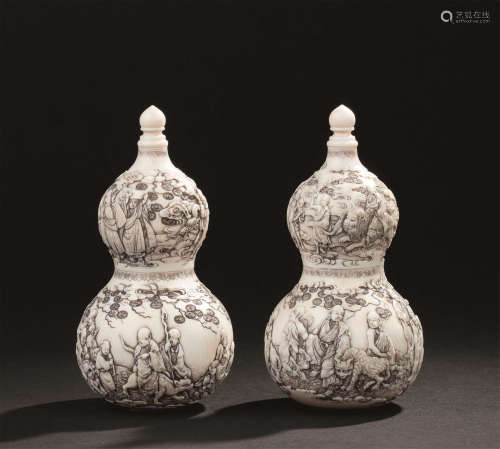 清代(1644-1911) 牙雕人物纹葫芦摆件 （一对）