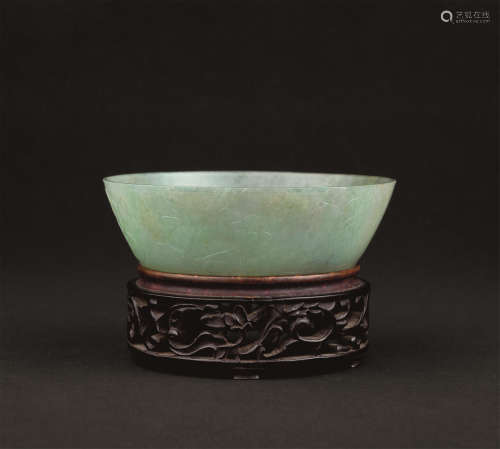 清代(1644-1911) 翡翠花卉纹盘