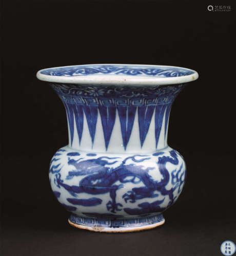 明代(1368-1644) 青花双龙纹渣斗