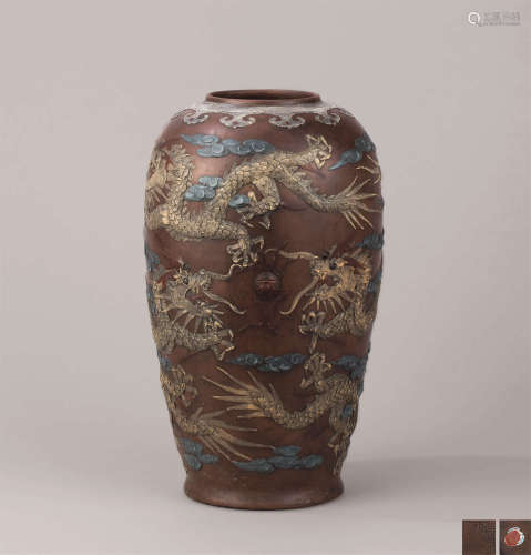 清代(1644-1911) 紫砂龙纹花瓶