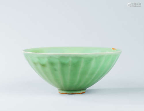宋代(960-1279) 龙泉窑青瓷莲瓣碗