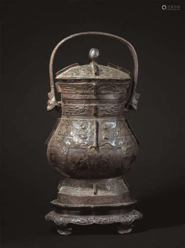 宋代-明代(960-1644) 青铜饕餮纹卣