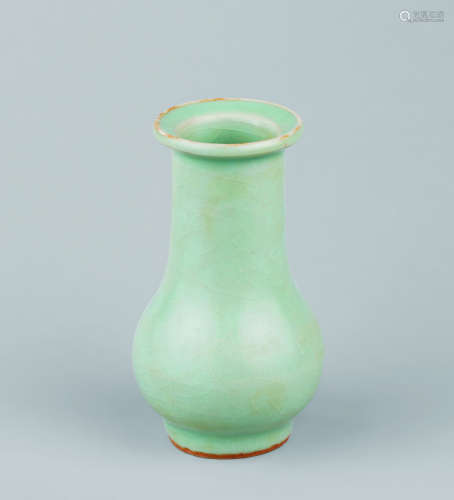 宋代(960-1279) 龙泉窑青瓷小瓶