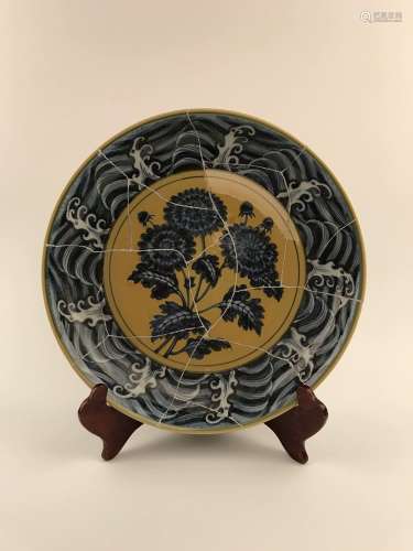 Chinese Flower Charger with Xuande Mark