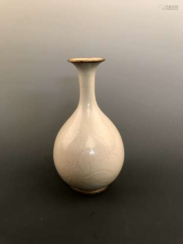 Chinese DingYao Vase