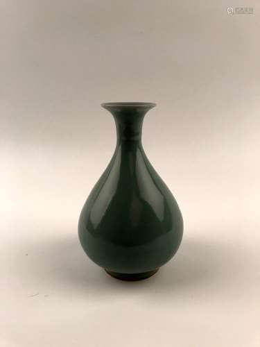 Chinese Longquan Vase