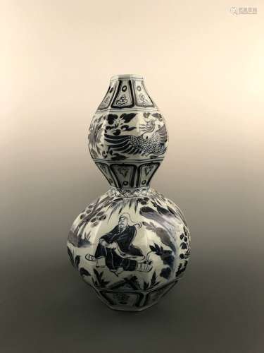 Chinese Blue and White Yuan Style Vase