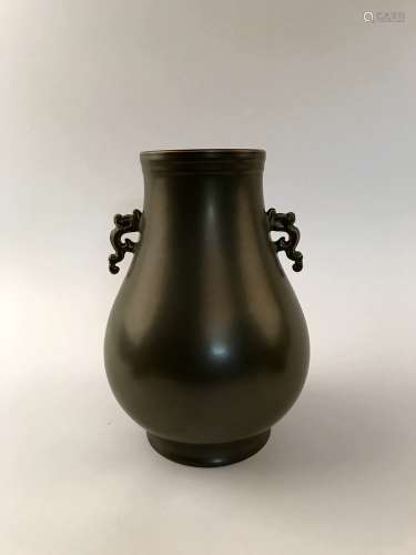 Chinese Tea Dust Vase with Qianlong Mark