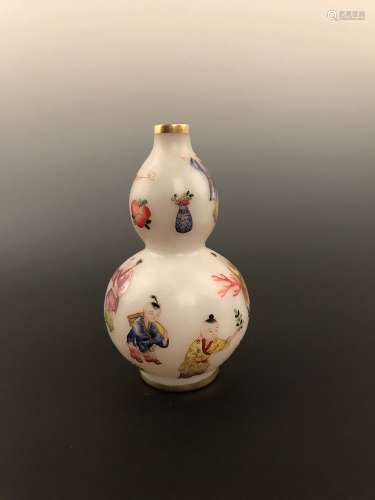 Fine Chinese Peiking Glass Vase
