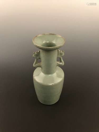 Chinse Longquan Vase