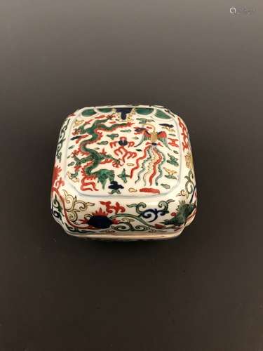 Chinese Wucai Dragon Box with Jiajing Mark