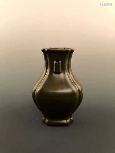 Chinese Tea Dust Vase with Qianlong Mark