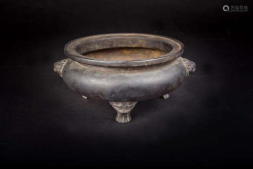 Large Tripod Bronez Censer with Lion Handles, Xuande Mark