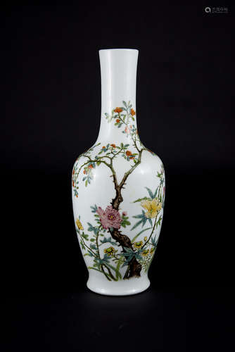 Hongxian, Famille-rose Floral Vase