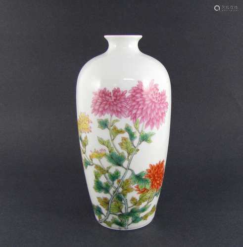 Chinese Famille Rose Vase