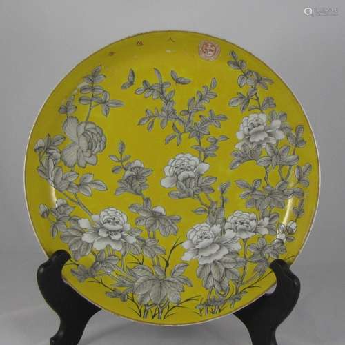 Chinese Qing Dynasty Famille Rose Charger