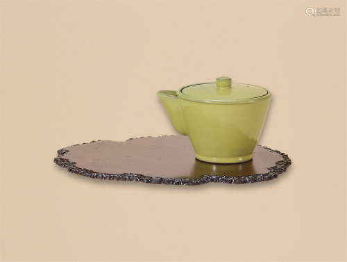 黄釉盖碗 瘿木茶盘