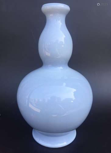 Chinese Monochrome Sky Blue Glazed Gourd Vase