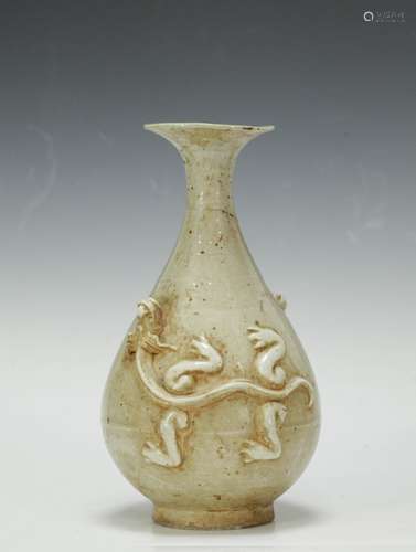 Chinese White Glazed Ceramic Vase,Depicted Chilong