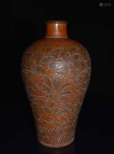 Chinese JiZhou Ceramic Floral Vase