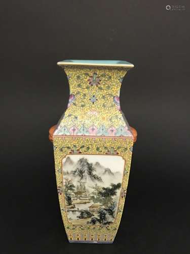 JIAQING MARK, A FAMILLE ROSE SQUARE VASE