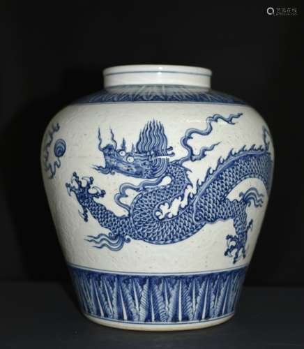 A BLUE AND WHITE DRAGON JAR