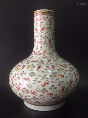 GUANGXU MARK, A FAMILLE REOSE VASE